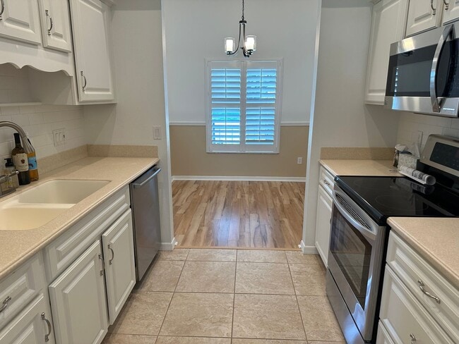 Building Photo - 2 Bedroom 2 Bath in The Plantation of Lees...