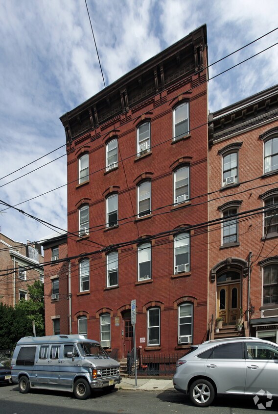 Primary Photo - 206 Sussex St