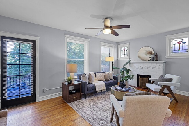 Foto del edificio - 4952 Tholozan Ave