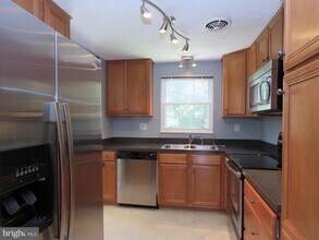 Building Photo - 7125 Vantage Dr