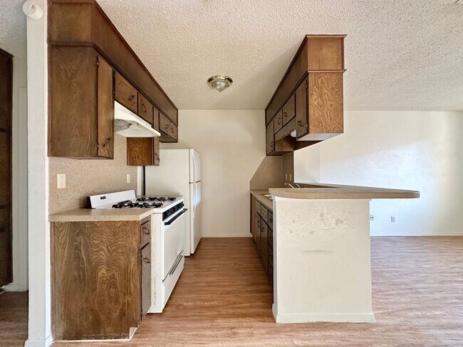 Foto del edificio - 2208 Silverway Dr