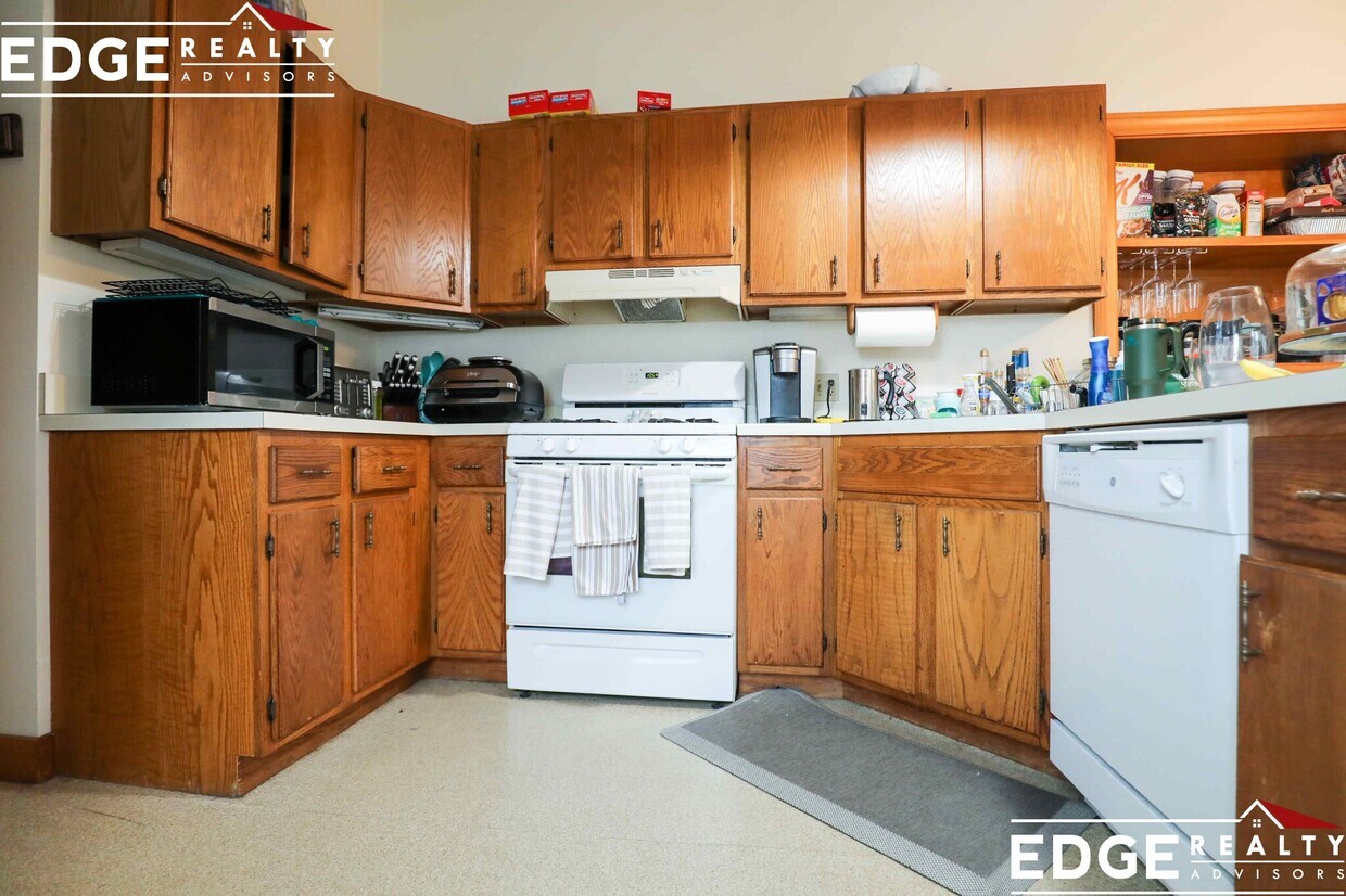 Primary Photo - 18 Winthrop St