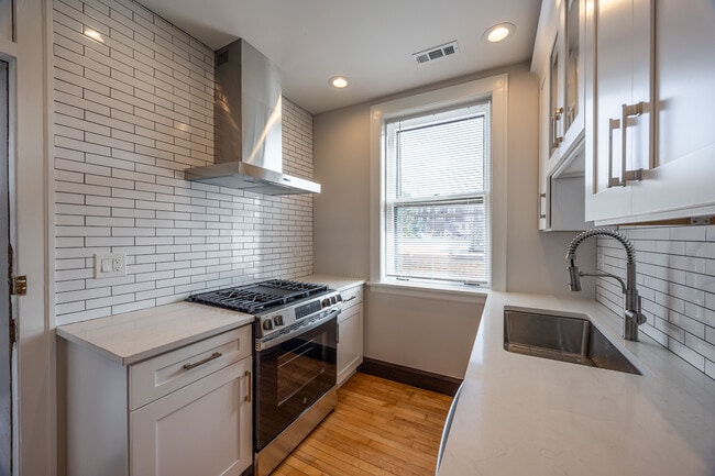 Building Photo - 6409 N Talman Ave