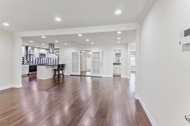 Foto del edificio - 1918 Crestdale Dr