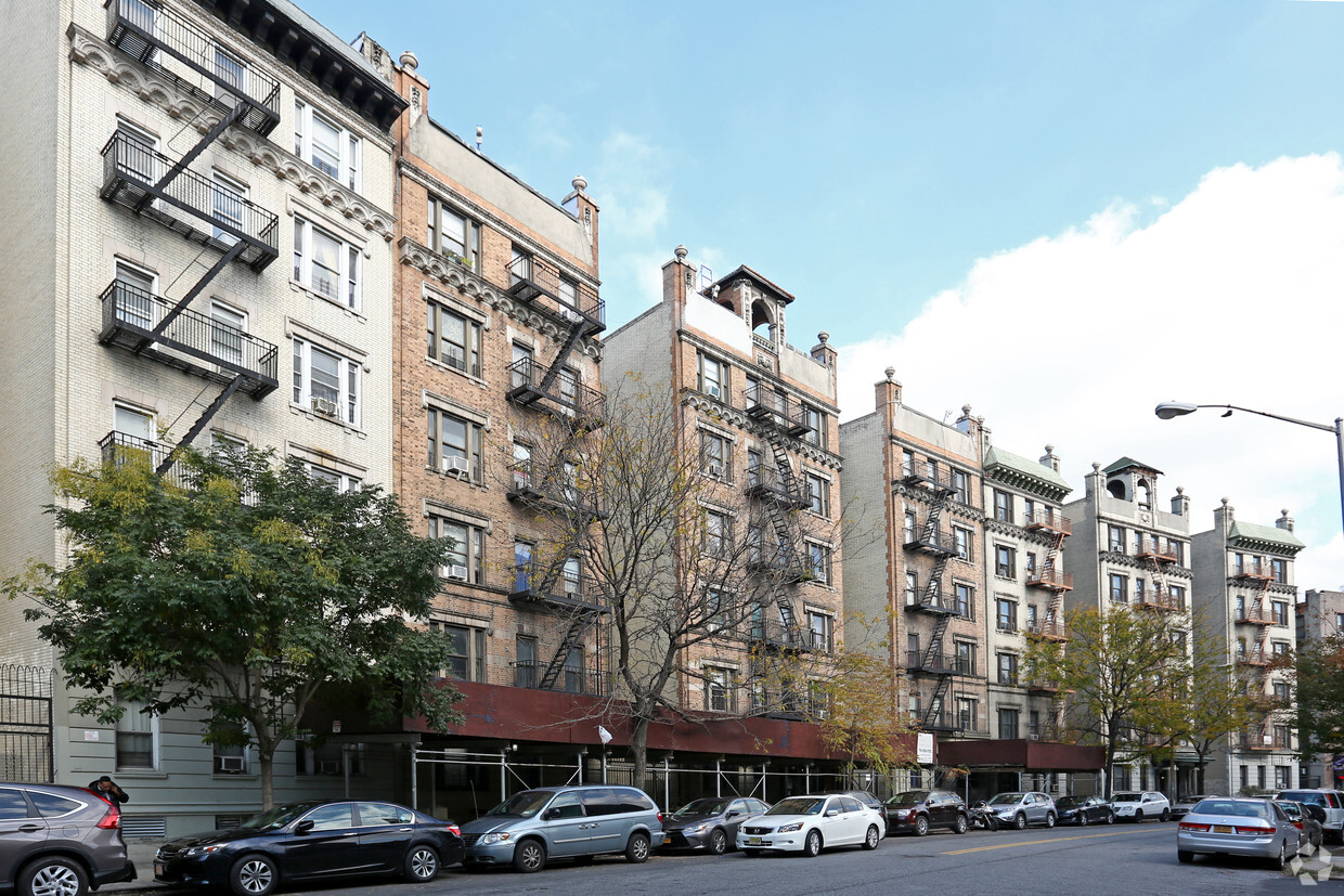 Primary Photo - Hilltop Manhattan Portfolio