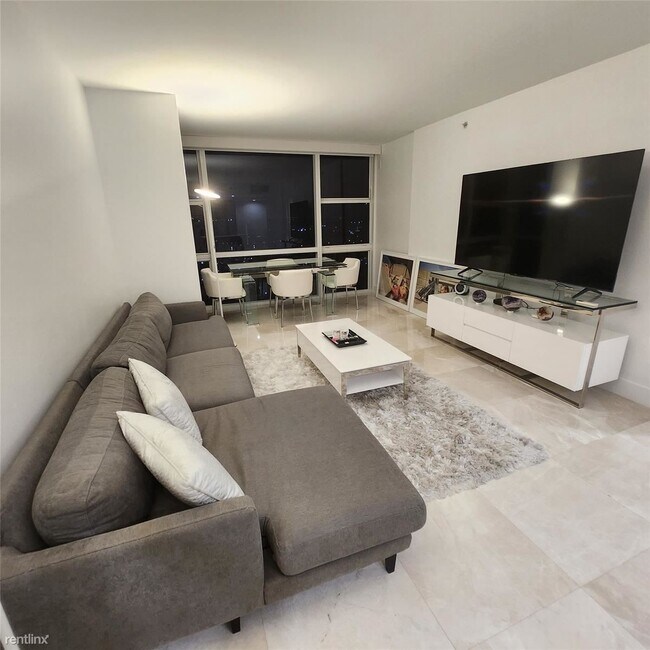 Foto del edificio - 2 br, 2 bath Condo - 6801 Collins Ave # 1402