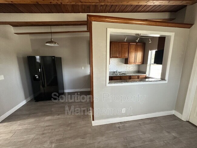 Building Photo - 1606 S Miramar Ave