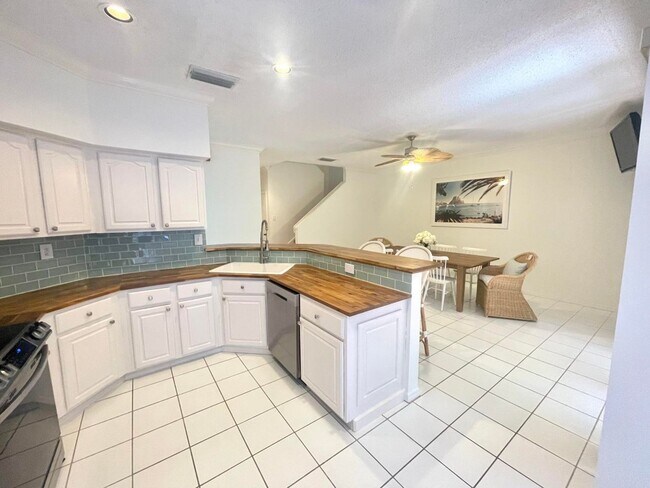 Foto del edificio - 2033 Staysail Ln