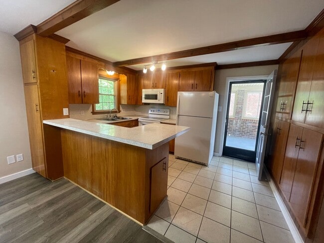 Building Photo - Charming Brick Ranch Home in Campbell County