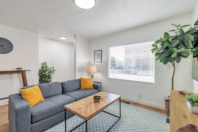 Building Photo - 7 W Stratford Ave