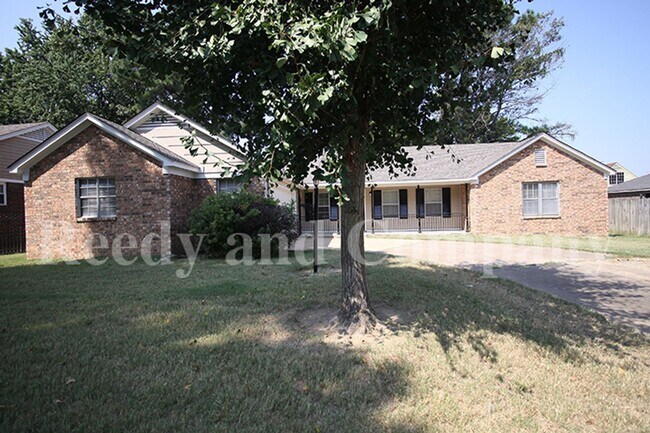 Building Photo - 3235 Fox Chase Dr