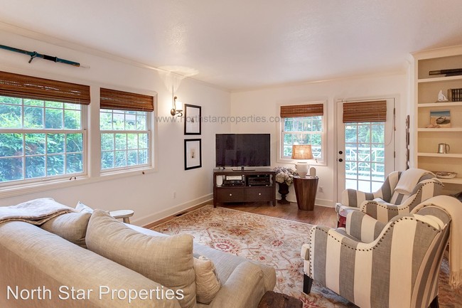 Building Photo - 4 br, 3 bath House - 2348 Summit Dr