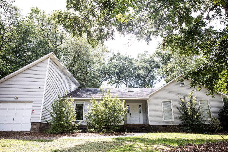 5809 Danville Dr, Fayetteville, NC 28311