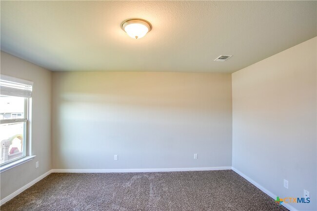 Building Photo - 805 Stockdale Rd