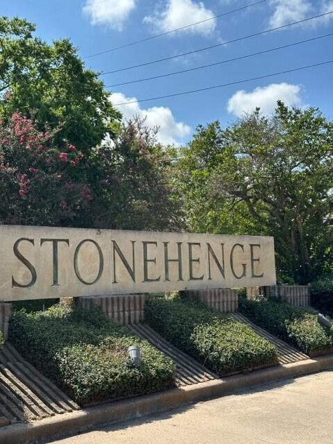 Foto del edificio - 12800 Briar Forest Dr