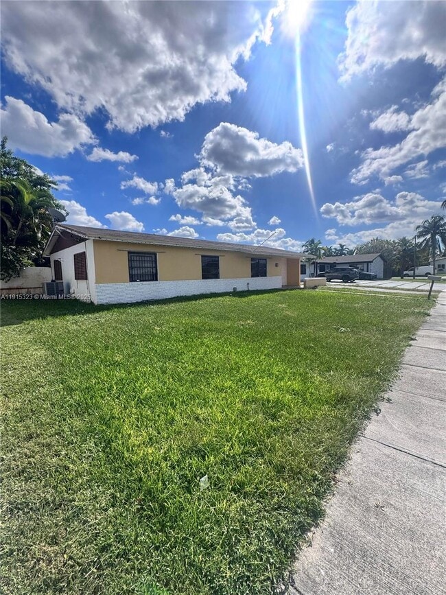 Building Photo - 2715 SW 119th Ct