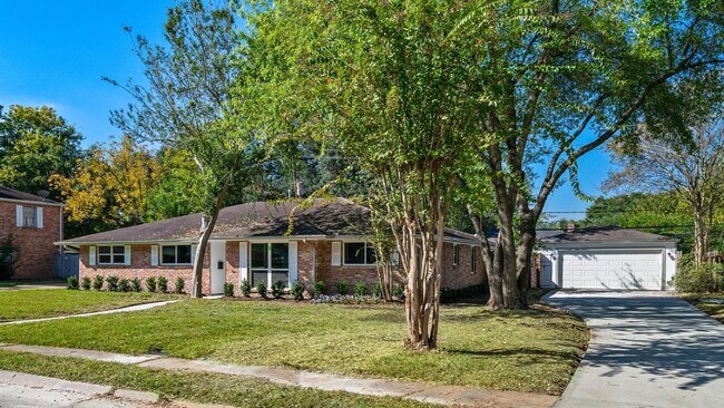 Foto del edificio - 2410 Walnut Bend Ln