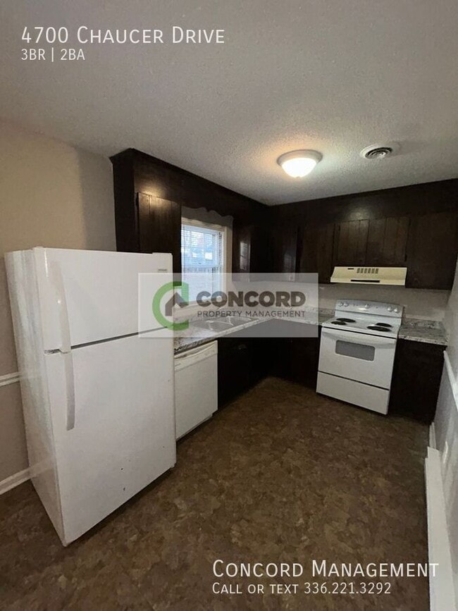 Building Photo - 4700 Chaucer Dr