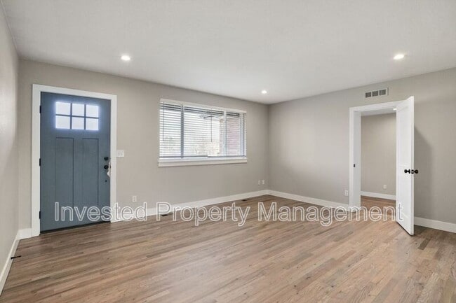 Foto del edificio - 3230 Elm St