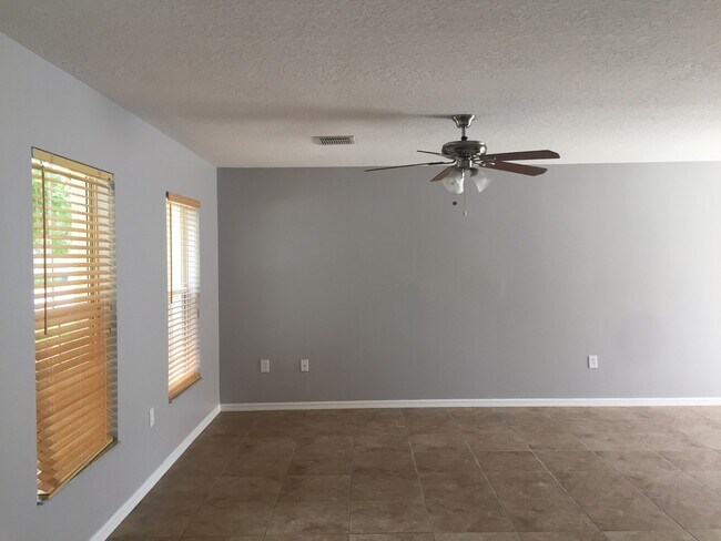 Foto del edificio - Townhome in Avalon Park