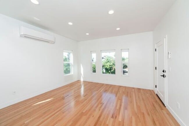Foto del edificio - 830 N Coronado St
