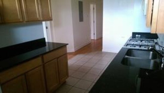Foto del edificio - 7559 N Ridge Blvd