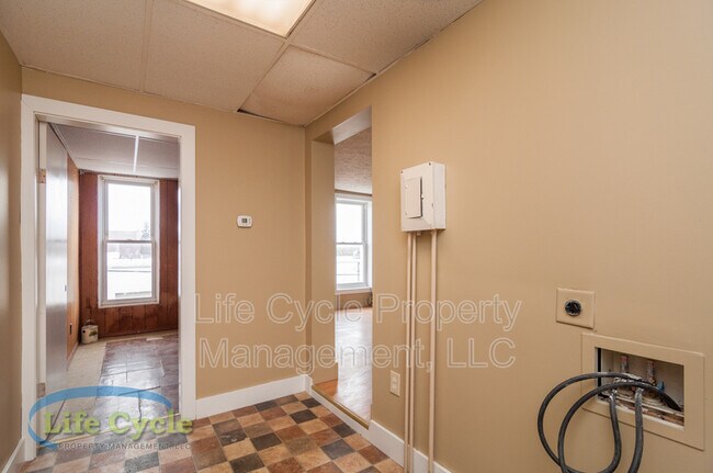 Building Photo - 295 W Muskegon St