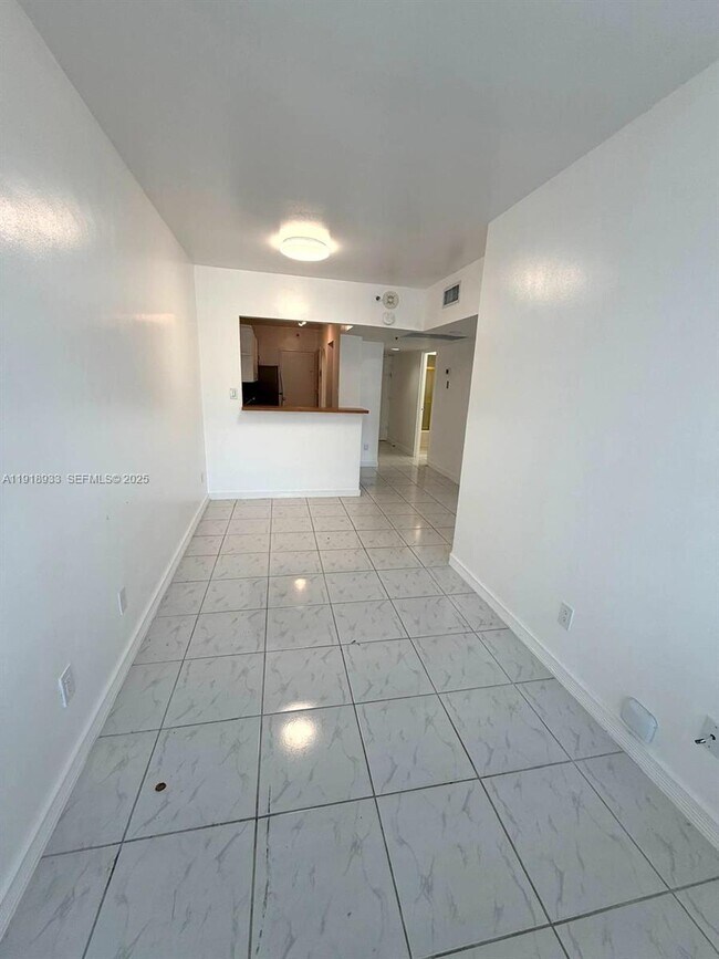 Foto del edificio - 100 Lincoln Rd