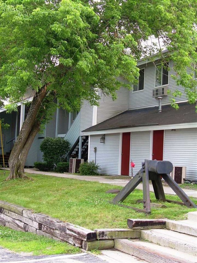 16 Manning St Unit 208, Derry, NH 03038 Room for Rent in Derry, NH