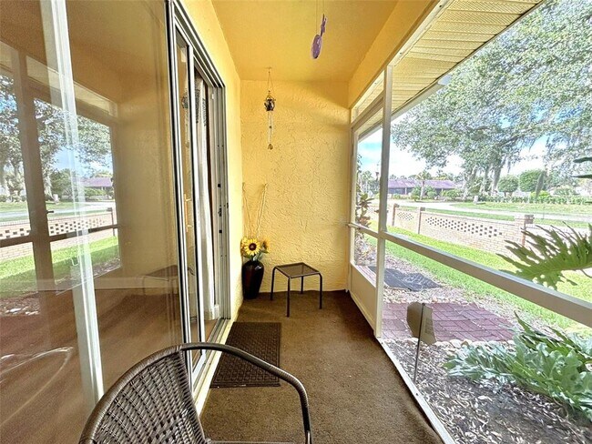 Foto del edificio - 3217 Queen Palms Ct