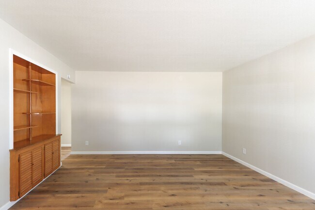 Building Photo - 306 E Hwy 124