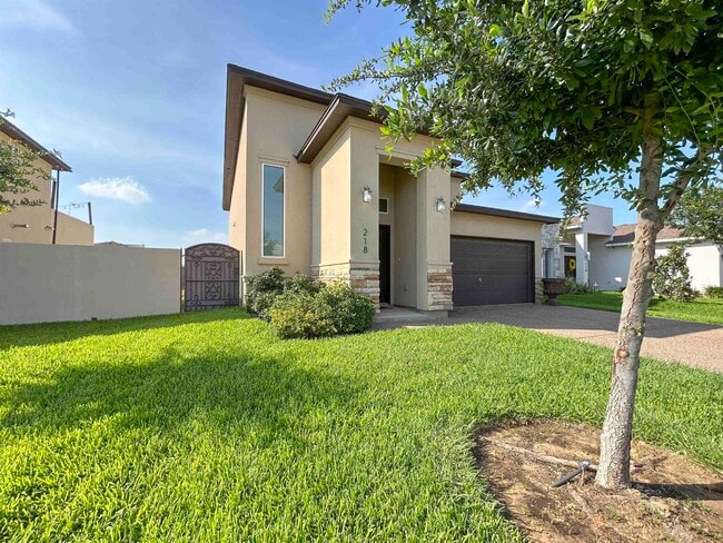 Building Photo - 218 John Irving Dr