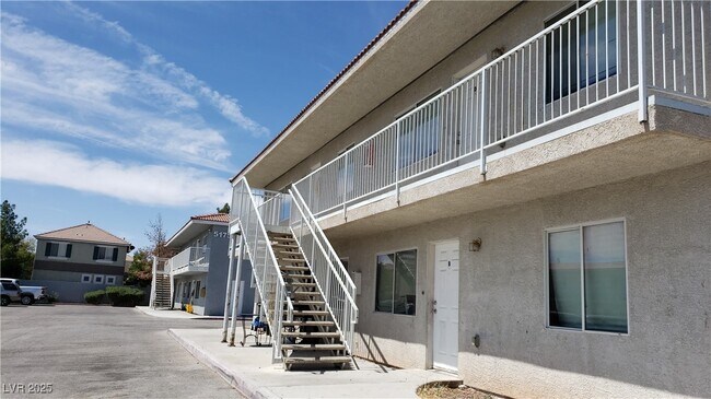 Foto del edificio - 5165 E Glendale Ave