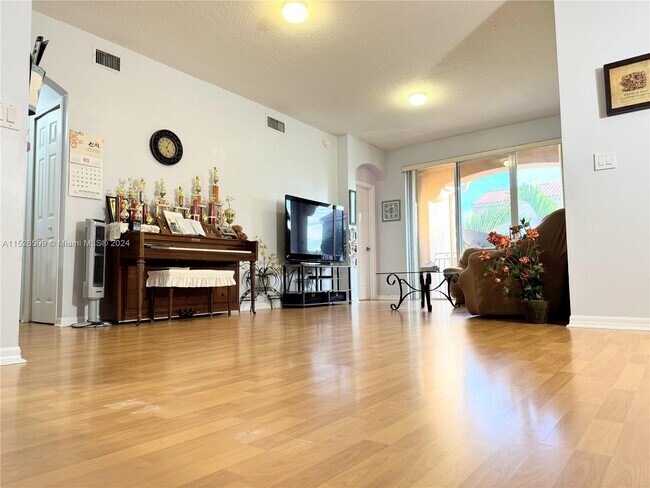Foto del edificio - 6720 NW 114th Ave