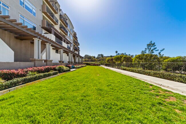 Building Photo - 1019 Costa Pacifica Way