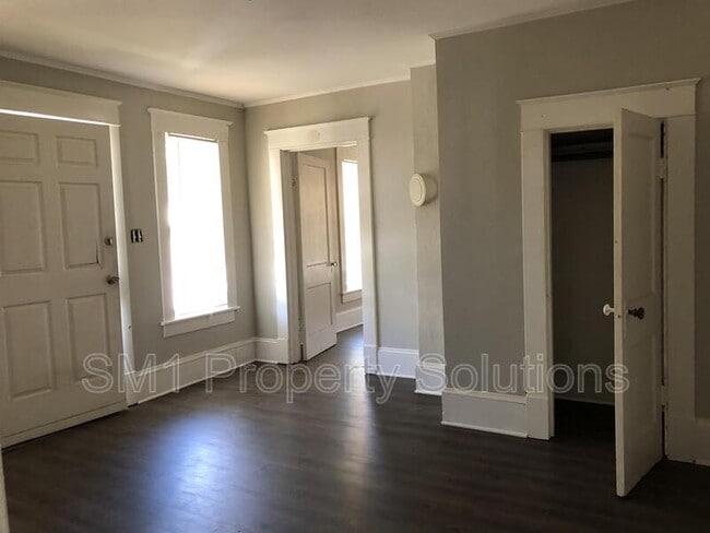 Building Photo - 2823 E Bessemer Ave