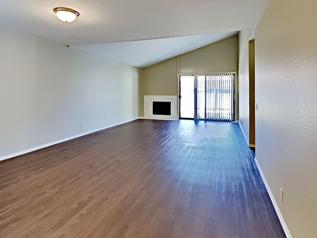 Building Photo - 270 Pasteur Pl