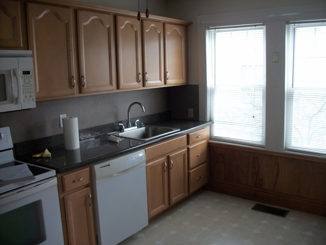 Primary Photo - 73 Plymouth St