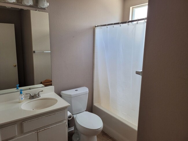 Building Photo - great charming house * virtual tour soon * by appointment only * quiet neighborhood