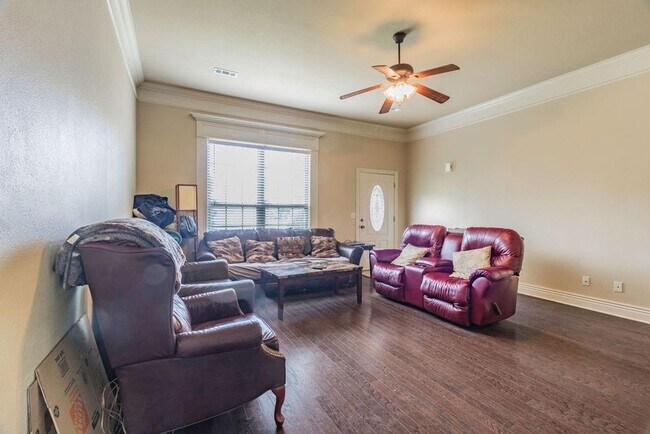 Foto del edificio - Charming 3 Bedroom House For Lease Fayette...