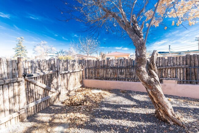 Foto del edificio - Charming Retreat on Fiesta St.