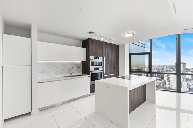 Foto del edificio - 851 NE 1st Ave