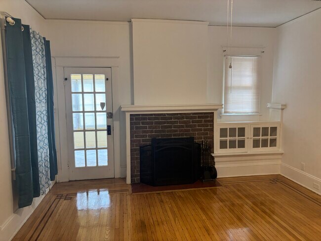 Foto del edificio - 2210 Dellwood Ave
