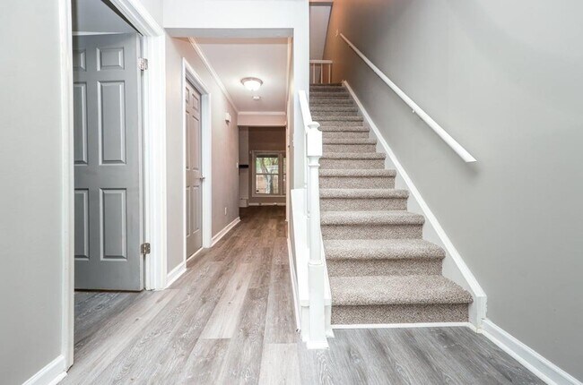 Building Photo - 5031 Bell Dr SE