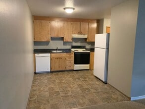 Building Photo - 1501 N Glen Dr