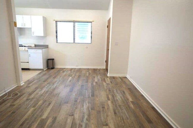 Building Photo - Cottage (Duplex) 2 bed in Upper Liliha