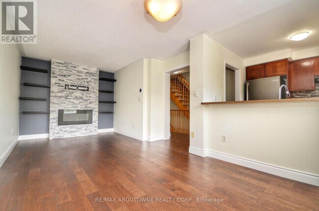 Building Photo - 3057 Dewridge Ave