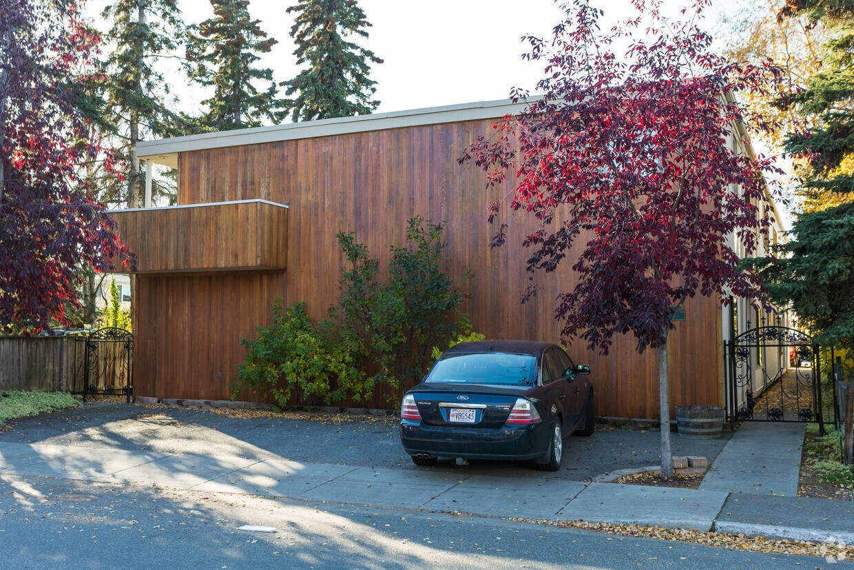 Primary Photo - 720 M St