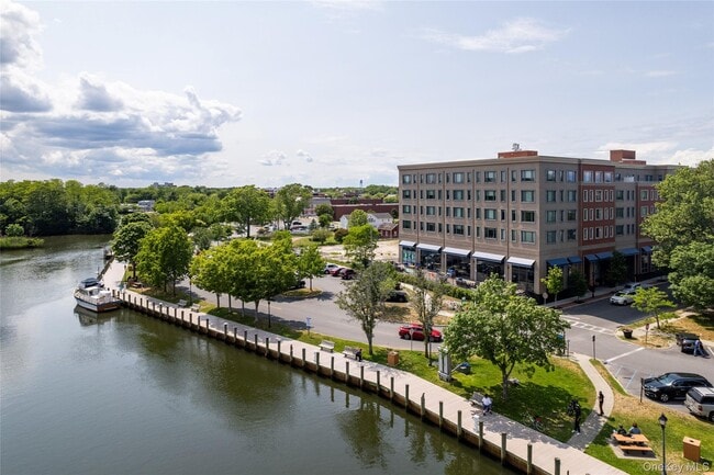 Building Photo - 221 E Main St