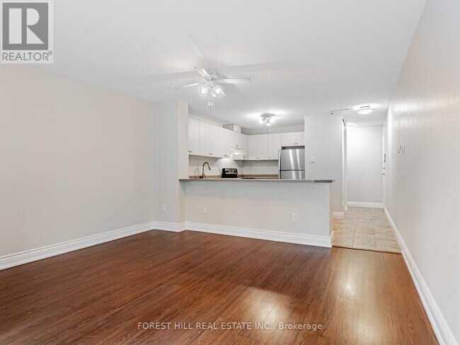 Photo du bâtiment - 2633 Yonge St